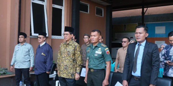 Gerakkan Ketahanan Pangan, Rektor Unira Malang dan Dandim 0818 Berangkatkan Mahasiswa KKN-T 2025