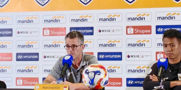 Suara Habis, Gerald Vanenburg utus Asisten Pelatih Hadiri Jumpa Pers Usai Laga Lawan Thailand