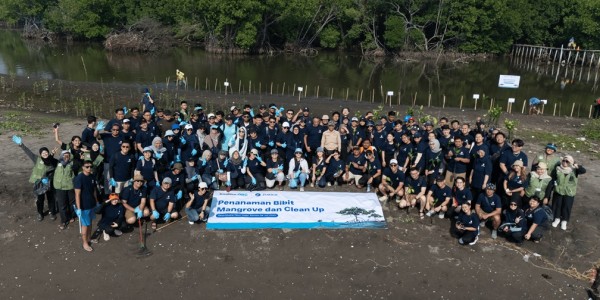 Zurich Indonesia Tegaskan Komitmen Keberlanjutan Lewat Aksi Nyata Penanaman Mangrove