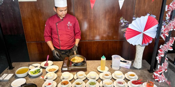 Rayakan HUT RI ke-80, Premier Place Hotel Padukan Ramen Jepang dengan Kuliner Nusantara