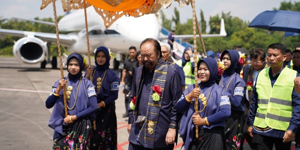 Hadiri Rakernas I NasDem, Surya Paloh Tiba di Makassar