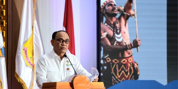 Serahkan SK Badan Hukum Kopdes, Menkop: Mari Kita Isi dengan Kejujuran
