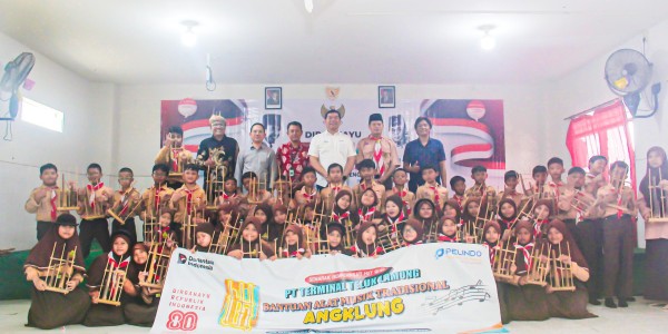 Semarak HUT RI ke-80, TTL Ajak Pelajar Kenali Dunia Pelabuhan, Lestarikan Budaya Angklung, dan Tanam Ratusan Pohon