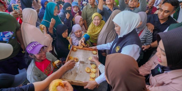 Gubernur Khofifah Gelar Pasar Murah di Gresik, Jaga Daya Beli dan Stabilitas Harga Pangan