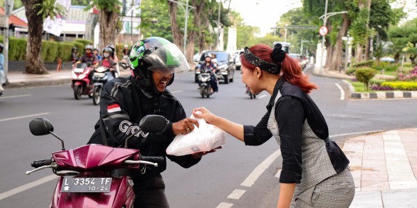 MORAZEN Surabaya Rayakan Ulang Tahun ke-7 dengan Berbagi Bersama Driver Ojek Online