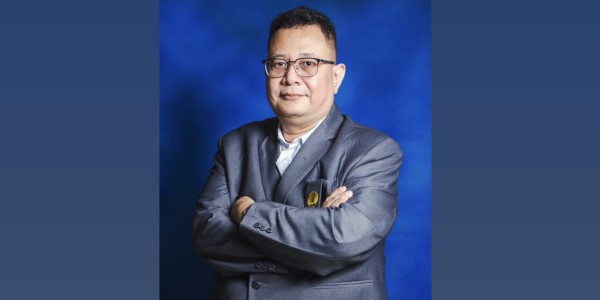 Antara Pemakzulan dan Dugaan Ijazah Palsu