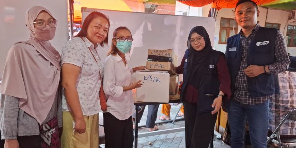 KPS2K Salurkan Bantuan Responsif GEDSI bagi Wali Santri Korban Ambruknya Ponpes Al Khoziny Sidoarjo