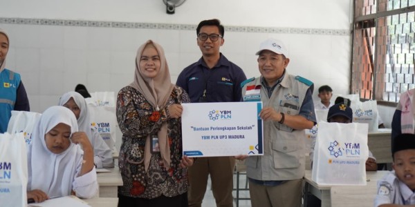 PLN Serahkan Bantuan Alat Tulis untuk Siswa Sekolah Rakyat Menengah Pertama (SRMP) 29 Pamekasan