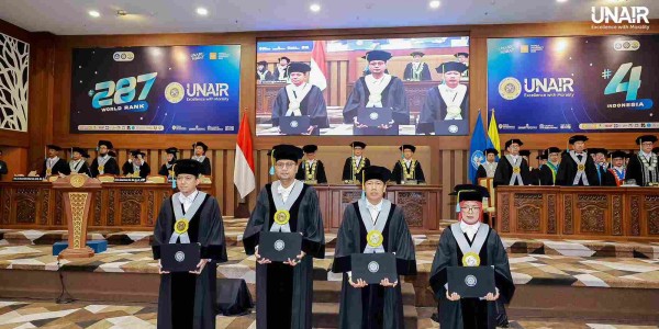 Empat Guru Besar Baru UNAIR Resmi Dikukuhkan, Rektor Ajak Akademisi Jaga Etika dan Perkuat Kolaborasi