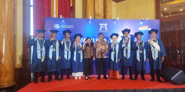 Tujuh Mahasiswa Binaan PAMA Diwisuda di Astra Tech, Komitmen Nyata PAMA Dukung Pendidikan Anak Bangsa