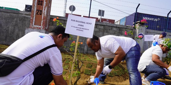 Pelindo Regional 3 Hijaukan Kawasan Prapat Kurung Selatan, Wujudkan Ecoport Melalui Penanaman Pohon Serentak