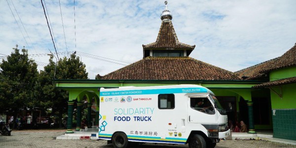 PLN Tebar Energi Kebaikan di Momentum Hari Listrik Nasional ke-80 Melalui Beragam Aksi Sosial di Jawa Timur
