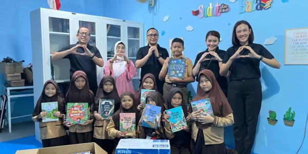 MORA IMPACT - Morazen Surabaya Kembali Perkuat Komitmen Literasi Dengan Penambahan 148 Buku Untuk SD Ahmad Yani