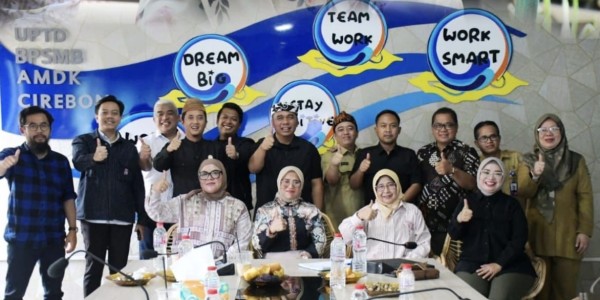 Siti Qomariyah Tinjau Kinerja UPTD Balai Pengujian dan Sertifikasi Mutu Air Minum Dalam Kemasan