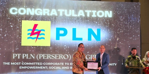 Dukung Pembangunan Hijau, PLN Raih Penghargaan CSR di Gresik dan Malang