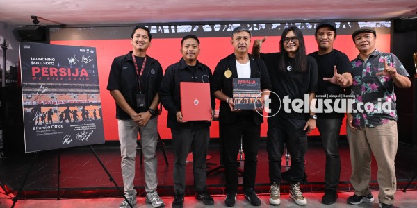 Sambut Hari Jadi ke-97, Persija Resmi Luncurkan Karya Buku Foto Berjudul Persija: We Rise Again