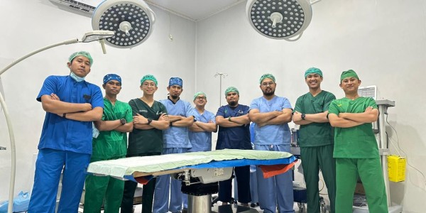 Pascabencana, Tim Gabungan UNAIR Mulai Lakukan Operasi di RSUD Aceh Tamiang