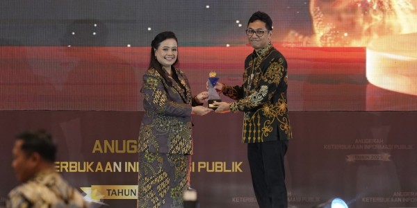 KIP Berikan Penghargaan BI Sebagai Badan Publik Informatif