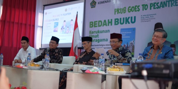 PKUB Goes to Pesantren 2025: Bedah Buku Kerukunan Umat Beragama di Ponpes Gedongan Cirebon