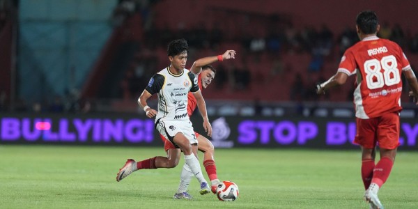 Diwarnai Dua Kartu Merah dan Gol Bunuh Diri, Persija Tumbang di Markas Semen Padang FC 