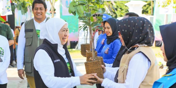 Hari Kesetiakawanan Sosial Nasional di Pacitan, Gubernur Khofifah Padukan Pelestarian Lingkungan
