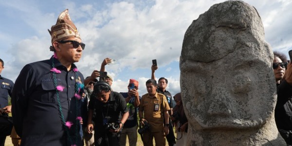 Menbud Fadli Zon Tinjau Situs Megalitik Lore Lindu, Ungkap Jejak Peradaban Nusantara Tertua