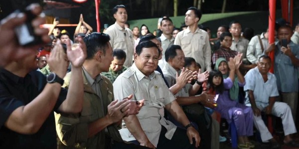 Prabowo Sambut Tahun Baru 2026 Bersama Warga Terdampak Bencana di Taosel