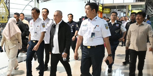 Menhub Dudy Pastikan Kesiapan Arus Balik Nataru di Stasiun Yogyakarta