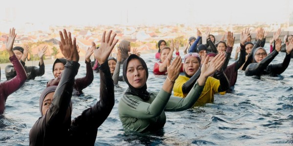 Dukung Gaya Hidup Sehat, Swiss-Belinn Manyar Surabaya Rutin Fasilitasi Aqua Zumba