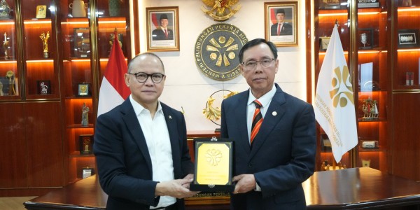 Mukhtarudin - Menteri Sarawak Sepakati Pembentukan Task Force Percepatan Penempatan PMI