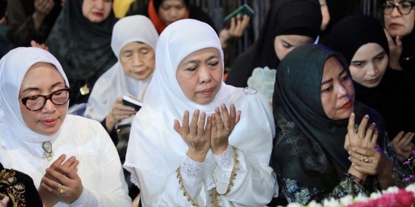 Gubernur Khofifah & Menteri PPPA Menyatu Bersama Ribuan Jamaah di Haul Agung ke-549 Sunan Ampel
