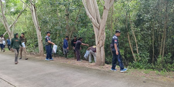 Wujudkan Indonesia ASRI, Kodaeral XI Bersama Nelayan Binaan Laksanakan Pembersihan Pesisir Pantai dan hutan Mangrove