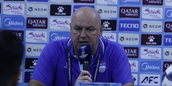 Kericuhan di GBLA, Bojan Hodak Kesal atas Aksi Rusuh Oknum Suporter Persib