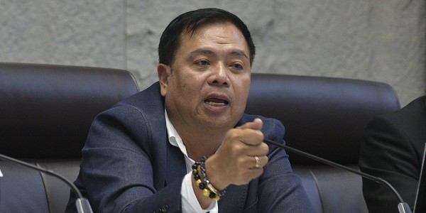Lasarus Tegaskan Isu DPR Dukung Penutupan Alfamart–Indomaret Hoaks