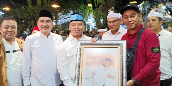 Walkot Depok Terima Hadiah Lukisan di Acara Silaturahmi, Ada Sosok Zoe Art di Baliknya