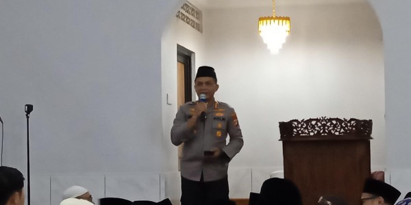 Safari Tarawih di Mekarjaya, Kapolres Depok Tekankan Pentingnya Nikmat Aman