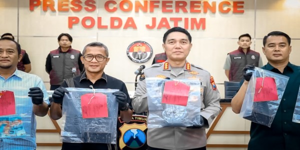 Polda Jatim Tangkap 2 Pelaku Kedapatan Bawa Bahan Peledak Misiu Seberat 1 Kg di Menanggal