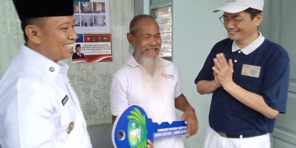 Walkot Depok Bersama Buddha Tzu Chi Serahkan 44 Rumah Layak Huni di Harjamukti