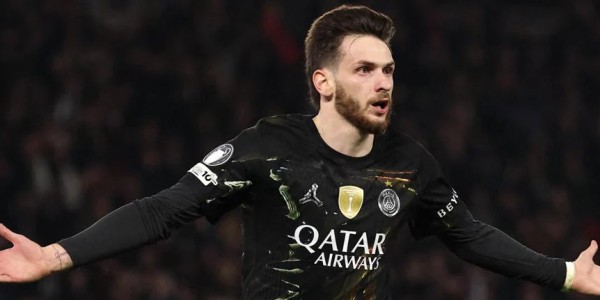 Kvaratskhelia Bersinar, PSG Hajar Chelsea 5-2 di Parc des Princes