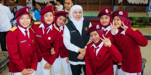Gubernur Khofifah Tegaskan Keberpihakan pada Sekolah Rakyat di Tengah Safari Ramadan 1447 H