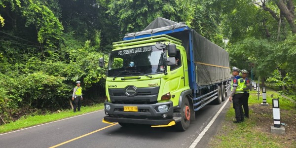 Menhub Serukan Pengusaha Angkutan Logistik Patuhi Aturan Pembatasan Operasional