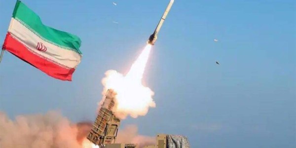 Iran Gempur 6 Kapal Militer AS, Puluhan Tentara Dikabarkan Tewas