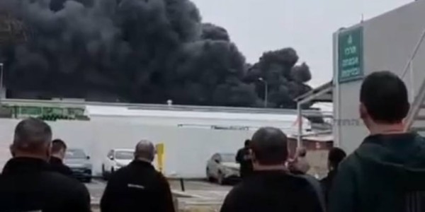 Rudal Iran Bombardir Tiga Kawasan Industri Israel, Zat Berbahaya Bocor