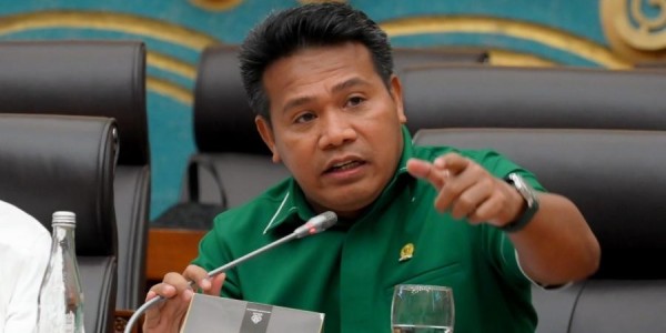 DPR Dorong Prabowo Turun Tangan, Tangani Kapal Pertamina Tertahan di Selat Hormuz