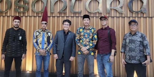 Perjuangan 20 Tahun, Kades Cilangkahan Ngadu ke Bonnie Triyana Minta DOB Segera Terwujud