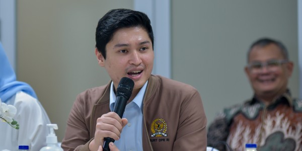 BURT DPR Tinjau RS EMC Sentul, Pastikan Layanan Jamkestama Optimal