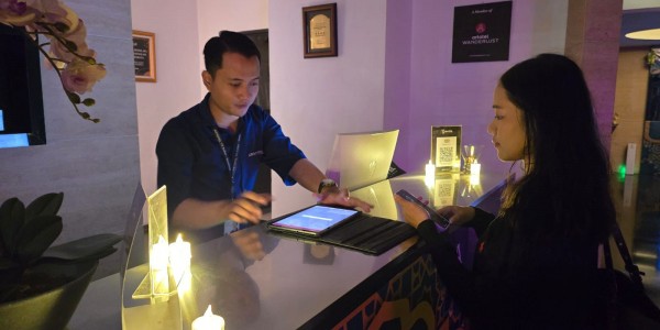 ARTOTEL TS Suites Surabaya Ajak Tamu Ikut Earth Hour, Rayakan 20 Tahun Gerakan Global