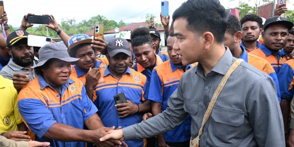 Tinjau Pelabuhan Nabire, Wapres Tekankan Perencanaan Terintegrasi untuk Dukung Distribusi Logistik