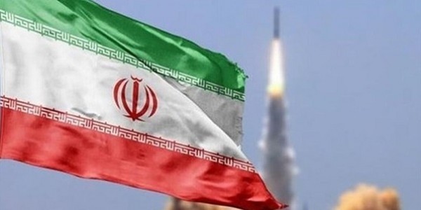 Ketegangan Memuncak di Laut Oman: Iran Ancam Balas Aksi “Pembajakan” AS terhadap Kapal Dagang