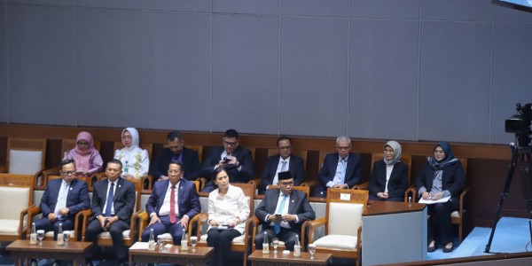 Penantian 22 Tahun, Paripurna DPR Akhirnya Sahkan RUU PPRT Jadi UU